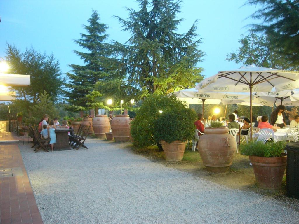 Albergo La Foresteria Bettolle Exterior foto